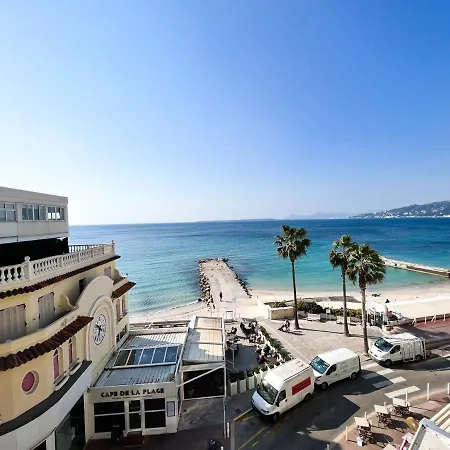 Les Pins Sea View Apartment,