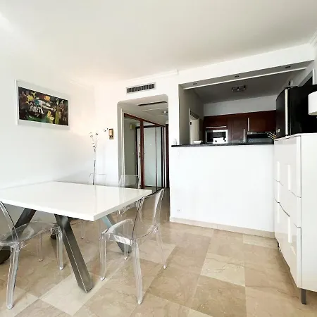 Les Pins Sea View Apartment,