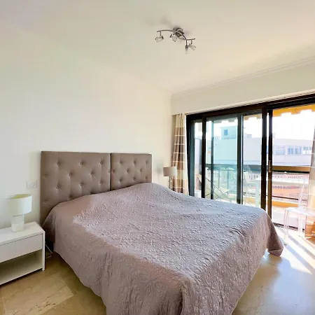 Les Pins Sea View Apartment,